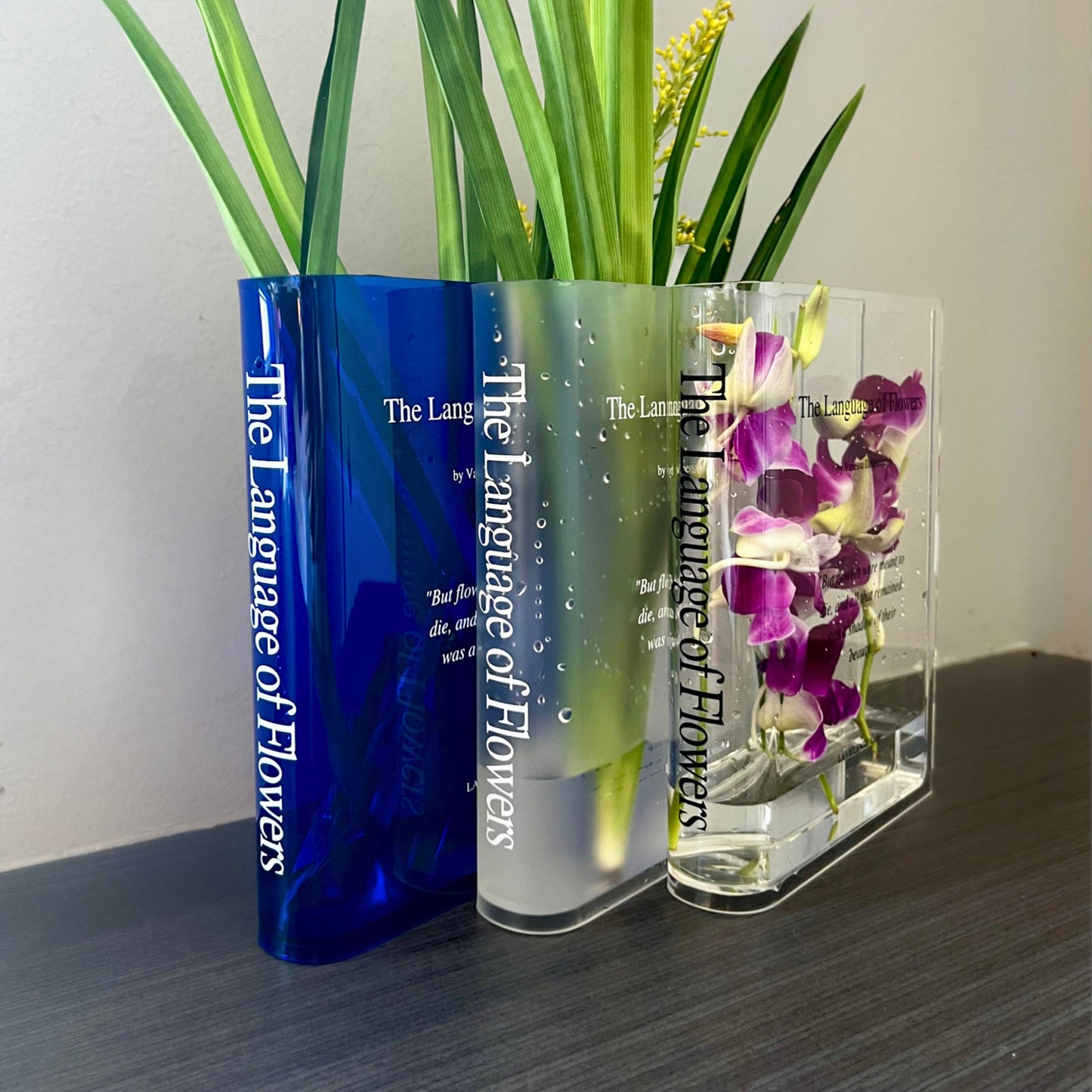 BloomsBound™ - Acrylic Book Vase